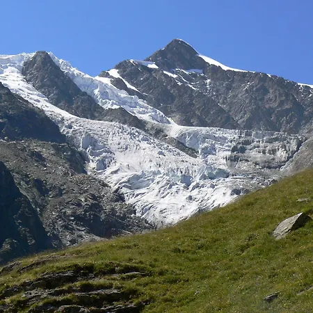 In Grund Amid Mountains Alpehytte *